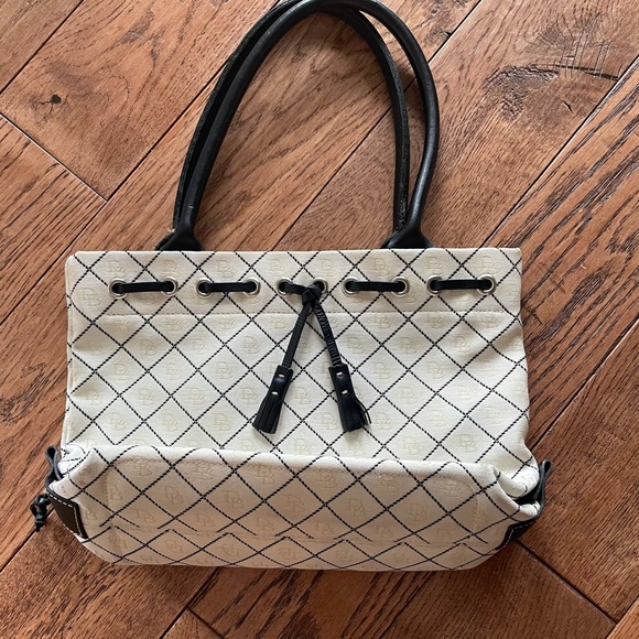 Dooney & Bourke Handbags - Dooney & Bourke Shoulder Bag